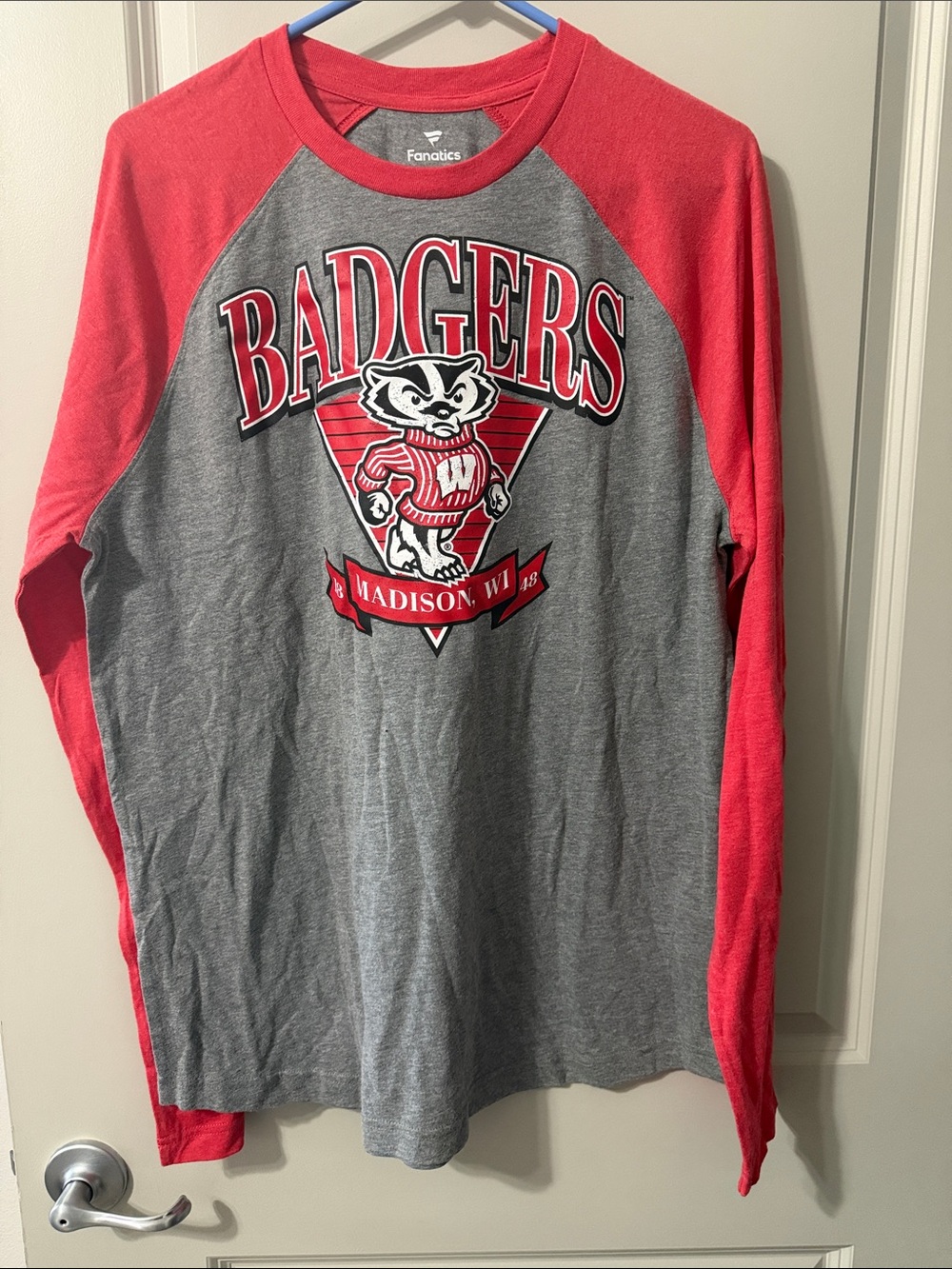 Fanatics Wisconsin Badgers Gray and Red Long Sleeve Raglan Tee